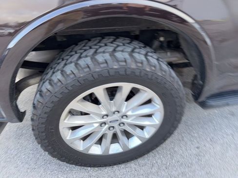 Used 2018 Ford F150 Platinum w/ Equipment Group 701A Luxury image 7