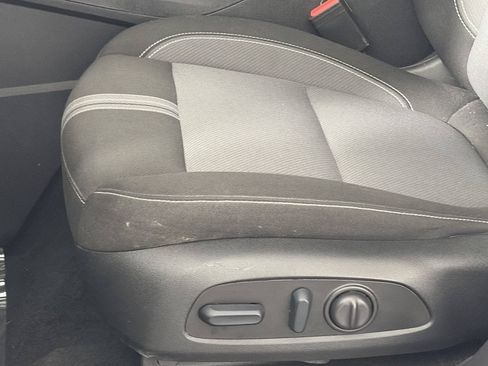 Used 2025 Chevrolet Blazer LT FWD image 18
