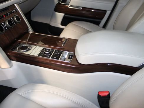 Used 2015 Land Rover Range Rover image 38