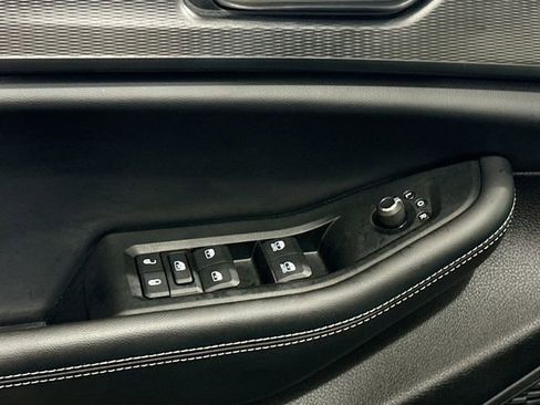 Used 2025 Jeep Grand Cherokee L Altitude AWD/4WD image 18