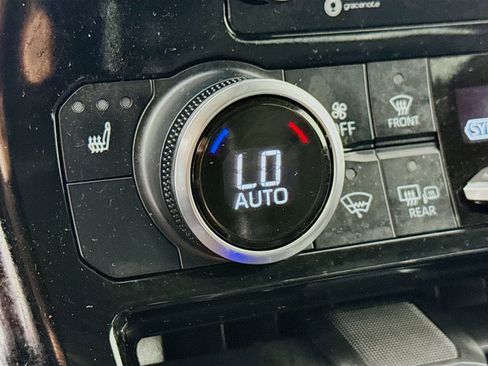 Used 2022 Toyota Highlander XLE AWD/4WD image 19