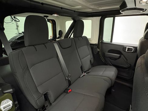 Used 2022 Jeep Wrangler Unlimited Sport AWD/4WD image 40
