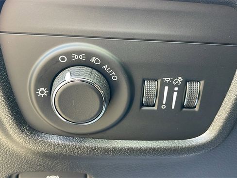 New 2025 Jeep Grand Cherokee Altitude image 19