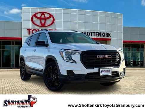 Used 2024 GMC Terrain SLE w/ Driver Convenience Package image 1