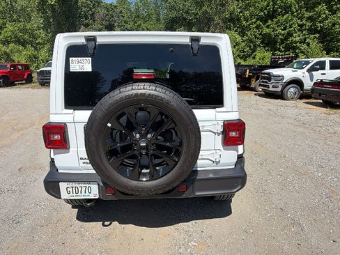 Used 2025 Jeep Wrangler Unlimited Sahara w/ Safety Group AWD/4WD image 9