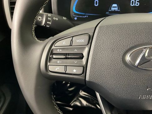 Used 2025 Hyundai Venue Limited FWD image 23