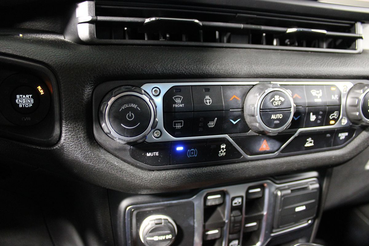 Used 2024 Jeep Wrangler Unlimited w/ Convenience Group AWD/4WD image 15