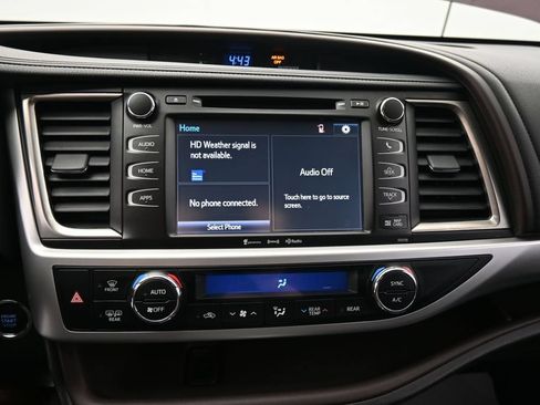 Used 2016 Toyota Highlander XLE AWD/4WD image 19