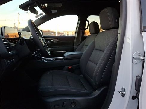 Used 2024 Chevrolet Traverse LT image 14