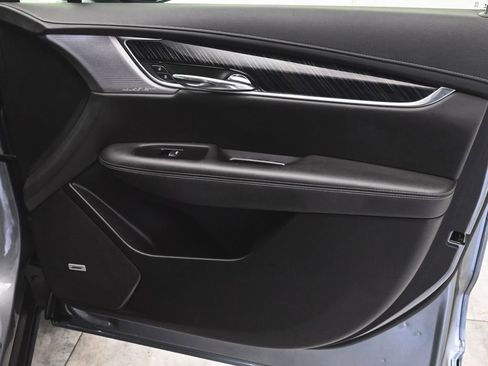 Used 2025 Cadillac XT6 Premium Luxury image 11