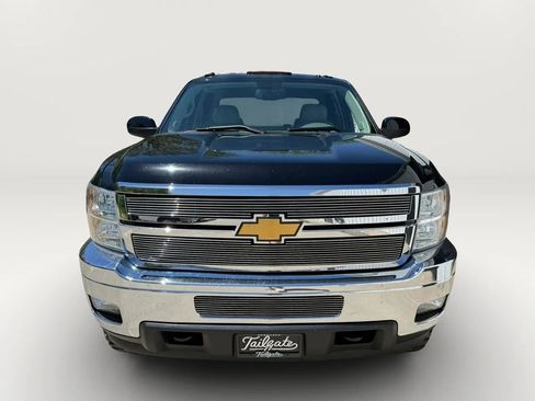 Used 2013 Chevrolet Silverado 2500 LTZ w/ LTZ Plus Package AWD/4WD image 3