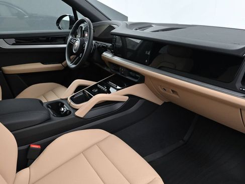 Certified 2026 Porsche Cayenne AWD/4WD image 13