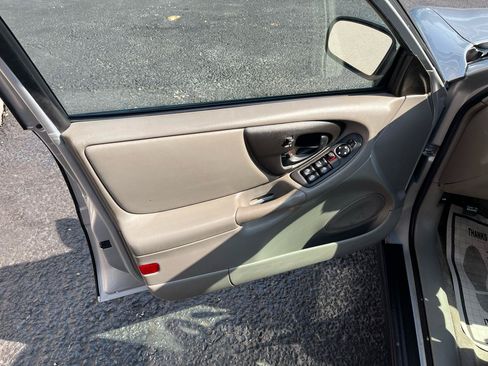 Used 2005 Chevrolet Malibu Classic FWD image 20