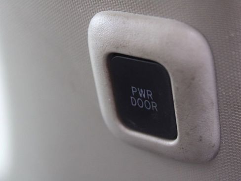 Used 2017 Toyota Sienna XLE Premium image 25