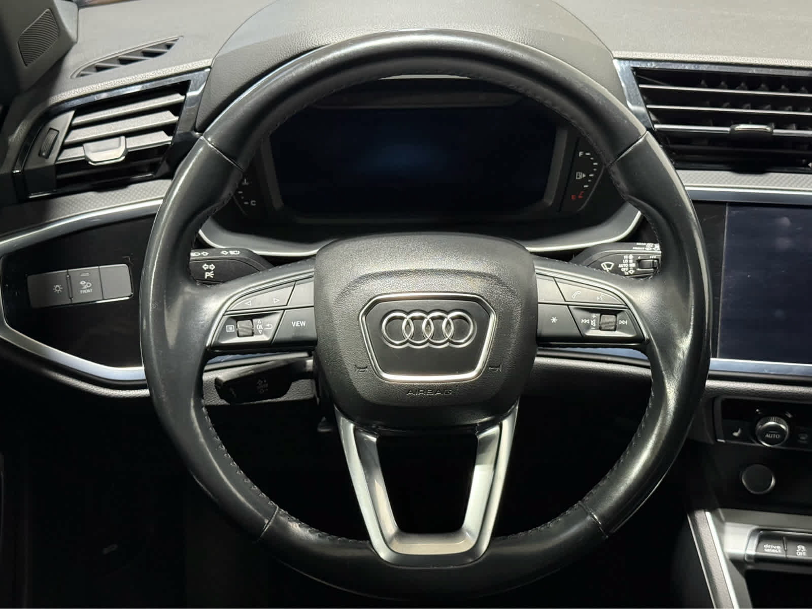 Used 2020 Audi Q3 2.0T Premium Plus w/ Premium Plus Package AWD/4WD image 17