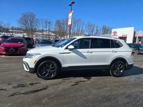 Used 2024 Volkswagen Tiguan SE image 3