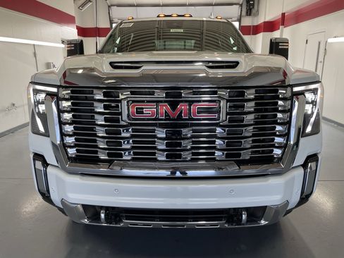 New 2026 GMC Sierra 2500 Denali w/ Denali Reserve Package AWD/4WD image 2