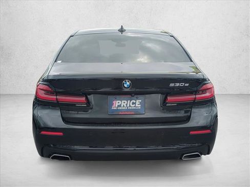 Used 2021 BMW 530e w/ Premium Package image 7