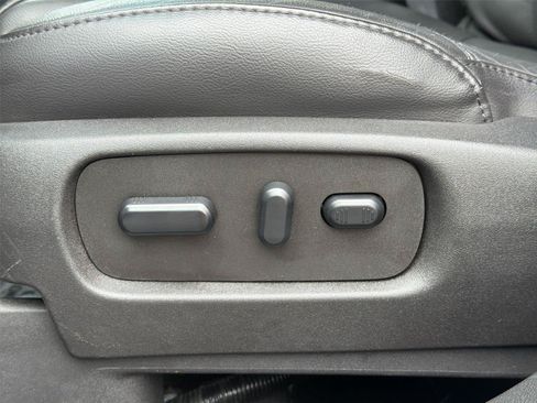 Used 2015 Ford Explorer XLT w/ Equipment Group 202B FWD image 22