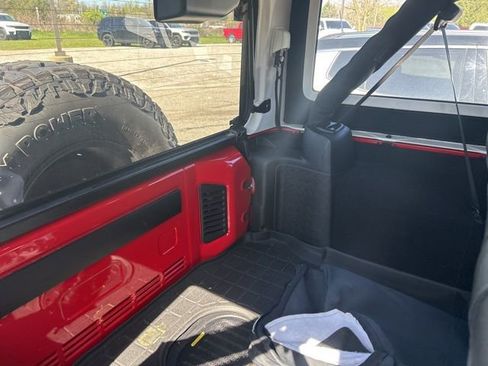 Used 2016 Jeep Wrangler Unlimited Sahara w/ Max Tow Package AWD/4WD image 9
