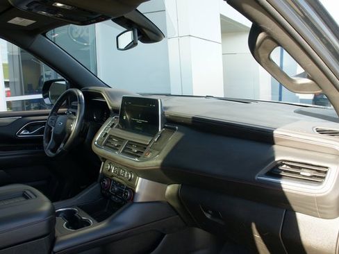 Used 2022 Chevrolet Suburban RST w/ Sport Performance Package image 41