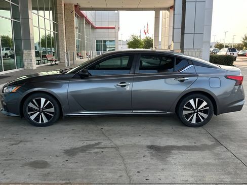 Used 2022 Nissan Altima 2.5 SV FWD image 4