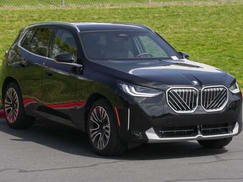 Used 2025 BMW X3 xDrive30i image 2