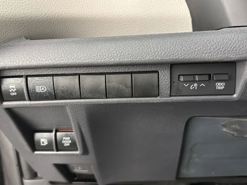 Used 2021 Toyota Sienna XLE image 26