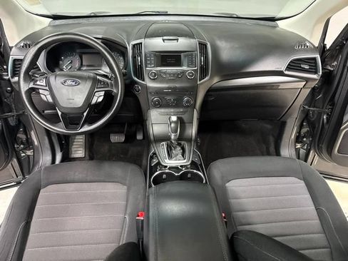 Used 2018 Ford Edge SE FWD image 2