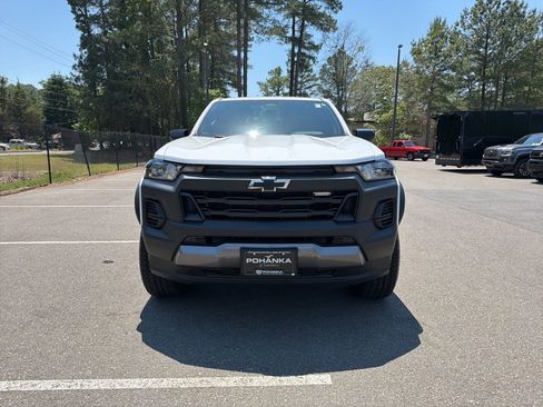 Used 2024 Chevrolet Colorado Trail Boss w/ Advanced Trailering Package AWD/4WD image 3