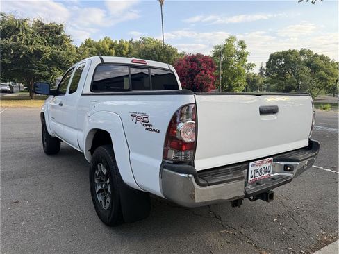 Used 2010 Toyota Tacoma PreRunner RWD image 3