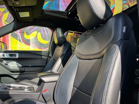 Used 2020 Ford Explorer ST w/ Premium Technology Package image 15