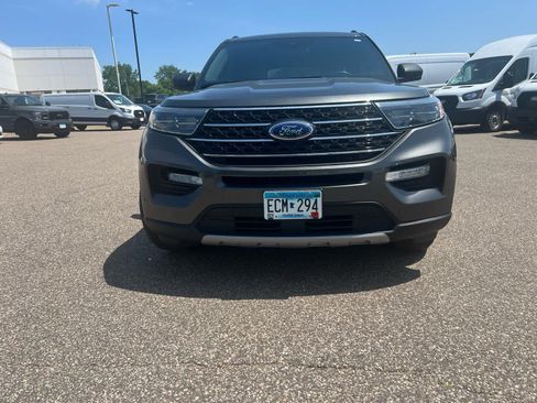 Used 2020 Ford Explorer XLT w/ Equipment Group 202A AWD/4WD image 2