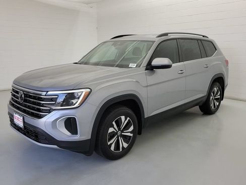 Used 2026 Volkswagen Atlas SE FWD image 1