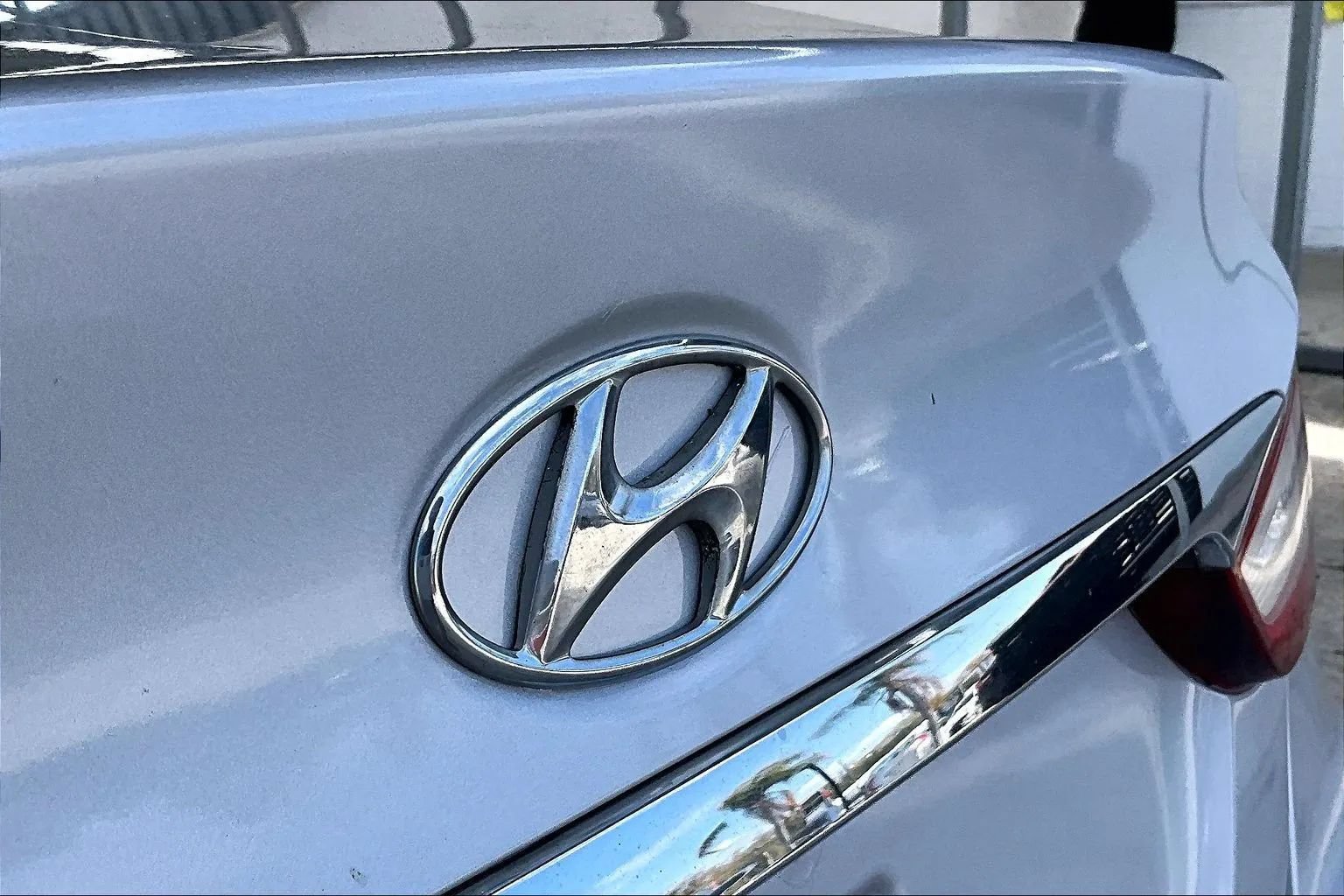 Used 2011 Hyundai Sonata SE FWD image 20