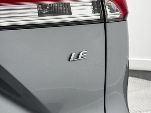Used 2025 Toyota Corolla Cross LE FWD image 9