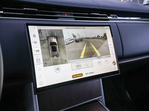 New 2025 Land Rover Range Rover SE image 31