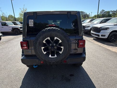 Used 2025 Jeep Wrangler Unlimited Rubicon 4xe w/ Convenience Group AWD/4WD image 9