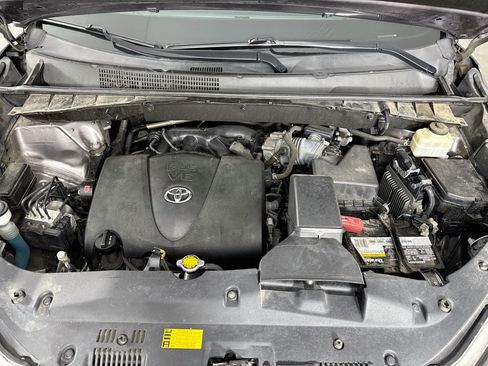Used 2017 Toyota Highlander XLE AWD/4WD image 32