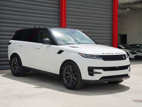 Used 2024 Land Rover Range Rover Sport SE AWD/4WD image 9