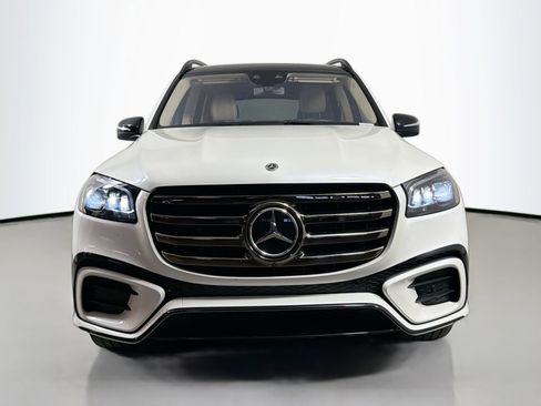 Used 2024 Mercedes-Benz GLS 450 4MATIC image 2