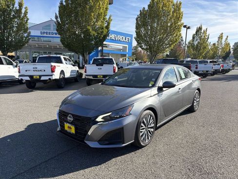Used 2023 Nissan Altima 2.5 SV FWD image 1