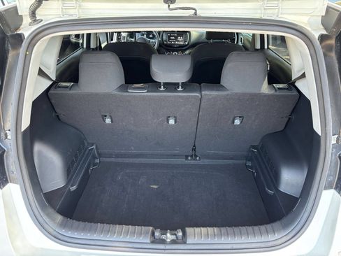 Used 2025 Kia Soul LX w/ LX Technology Package FWD image 28