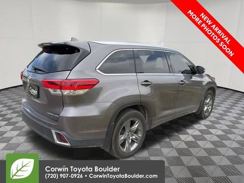 Used 2019 Toyota Highlander Limited Platinum AWD/4WD image 7