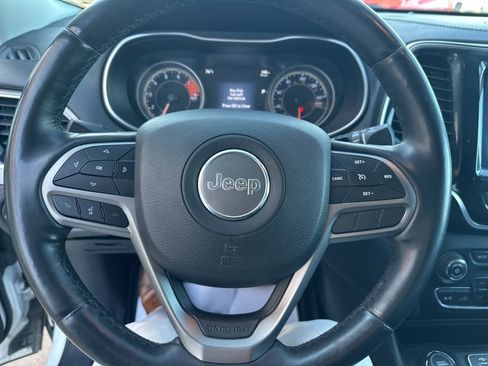 Used 2019 Jeep Cherokee Limited image 12