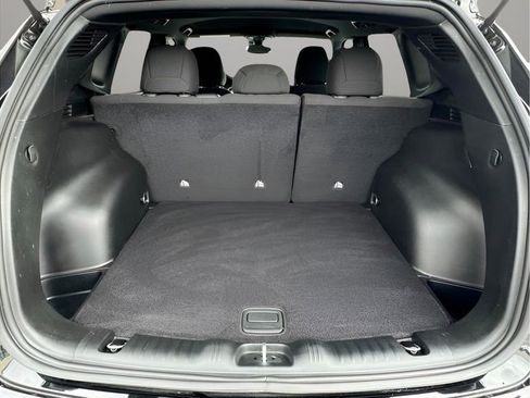 Certified 2025 Jeep Compass Sport image 25