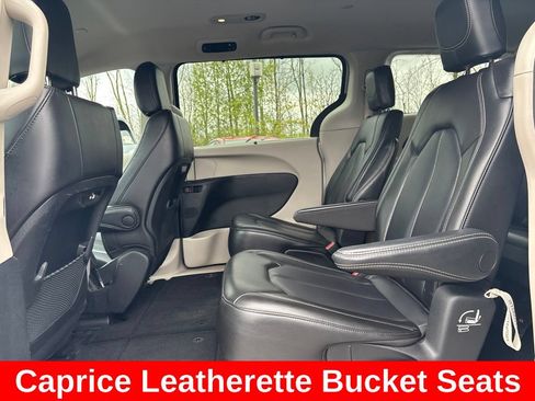 Used 2023 Chrysler Pacifica Touring-L FWD image 26
