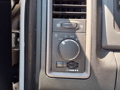 Used 2014 RAM 2500 Tradesman w/ Chrome Appearance Group AWD/4WD image 19