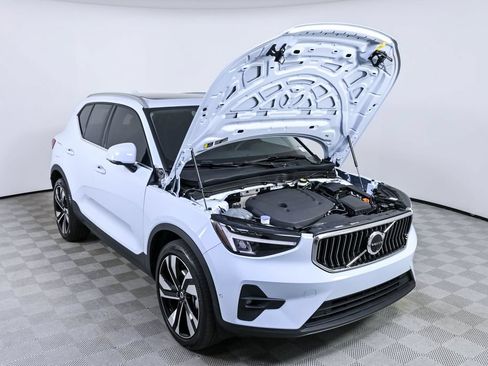Used 2025 Volvo XC40 B5 Plus AWD/4WD image 34