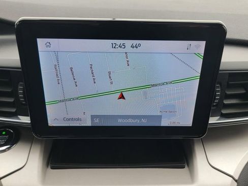 Used 2020 Ford Explorer XLT w/ Equipment Group 202A image 28